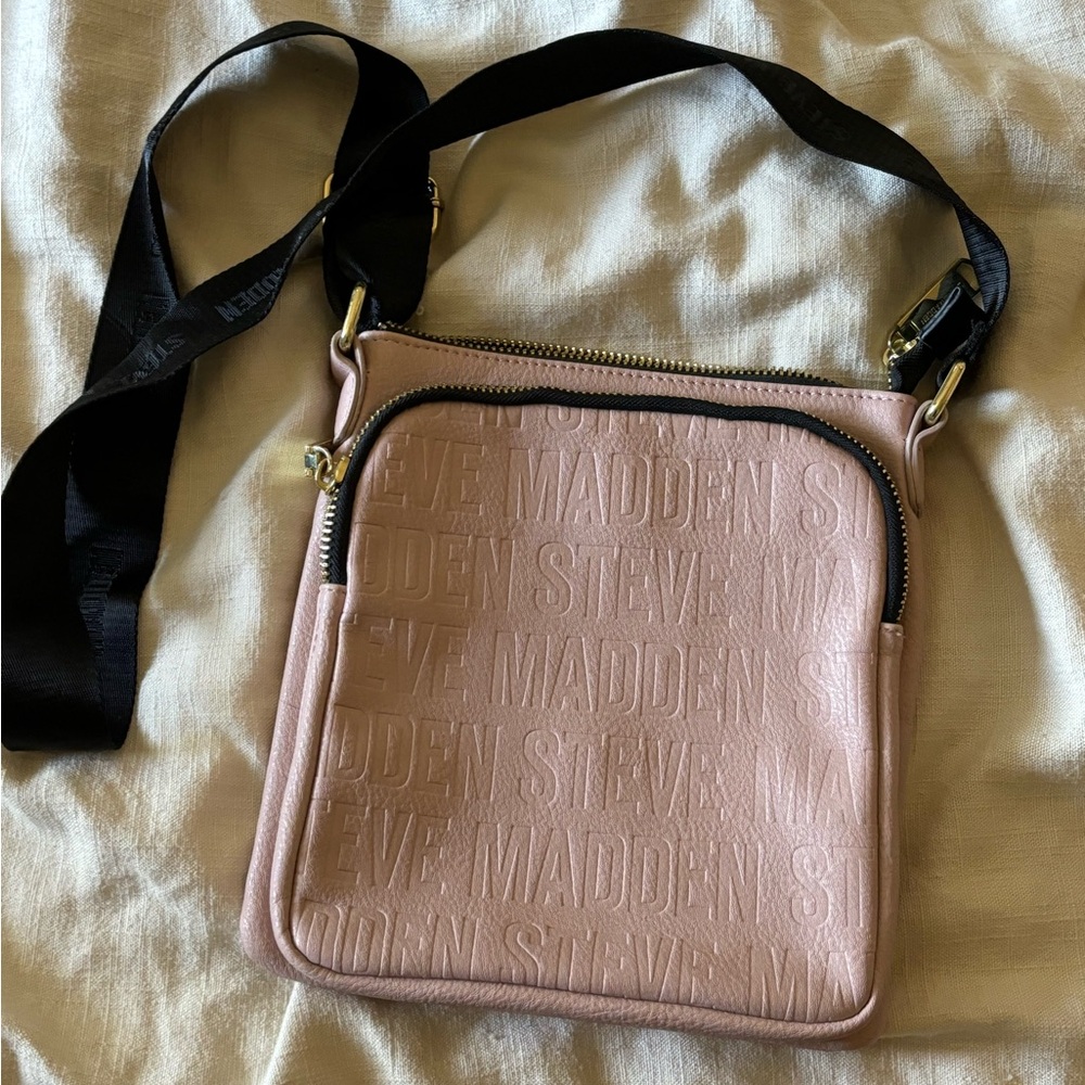 Light pink steve madden cross body